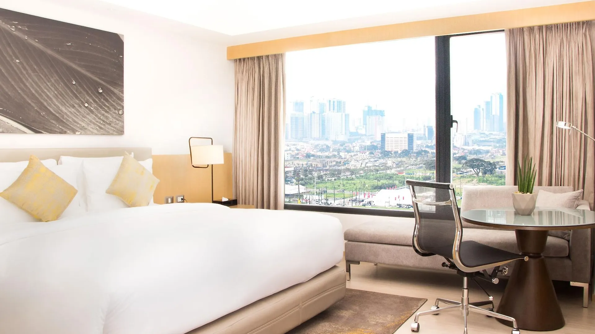 Seda Bonifacio Global City Taguig 4*,
